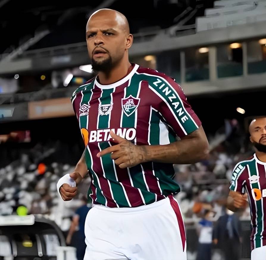 九游娱乐-利拉德买断合同重回开拓者