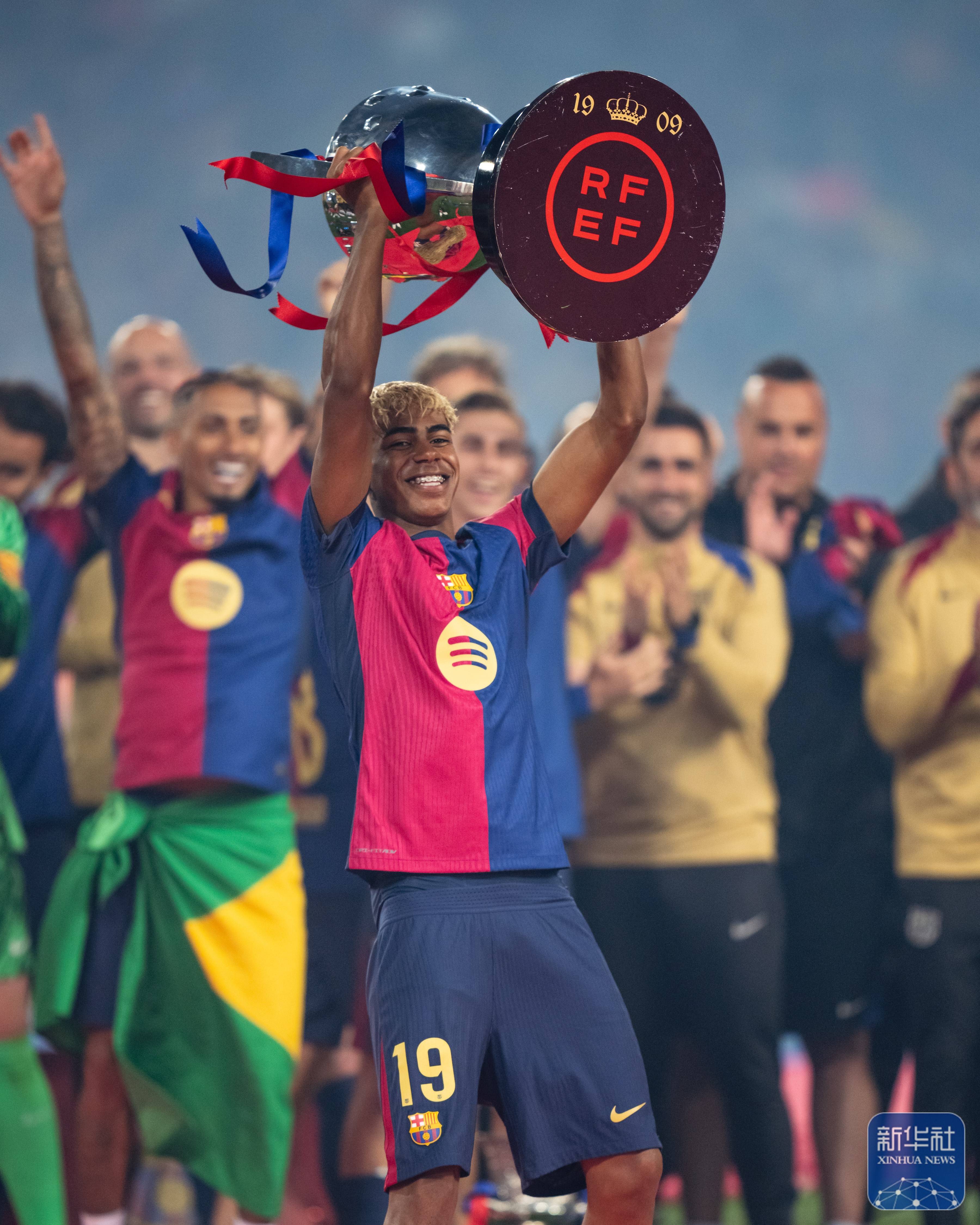 阿尔巴尼亚队在比赛中全力拼搏获得成功的是谁