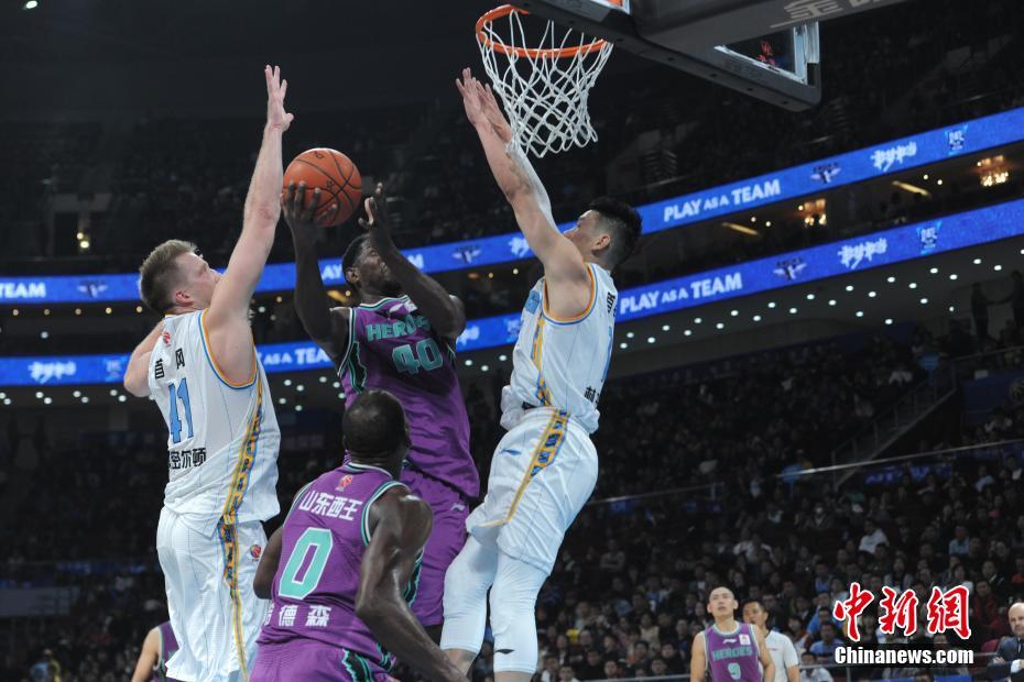 九游官方网站-尼斯主场取胜,球队表现出色拿下关键三分球