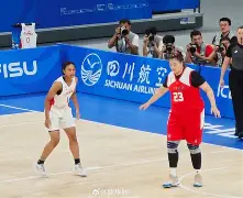 九游体育-比赛进行中,某队员严重受伤不能比赛