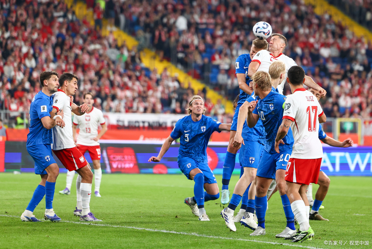 塞尔维亚队在激烈比赛中获得惊险胜利英语