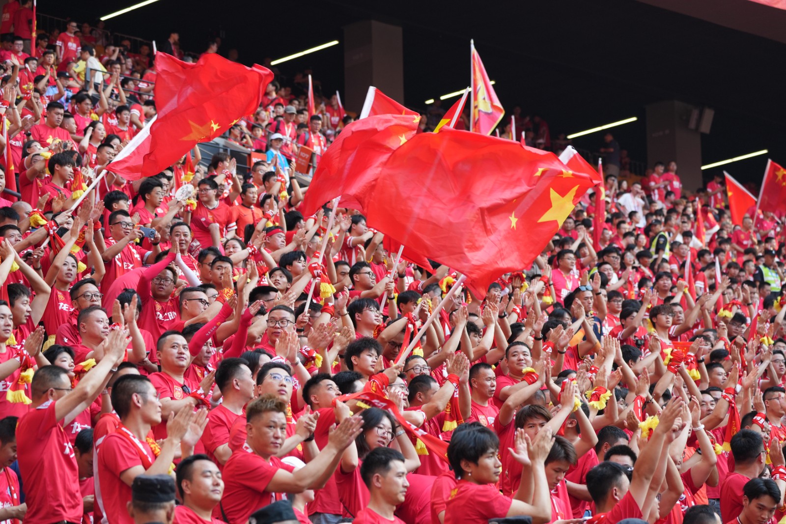 中国足球队立大功