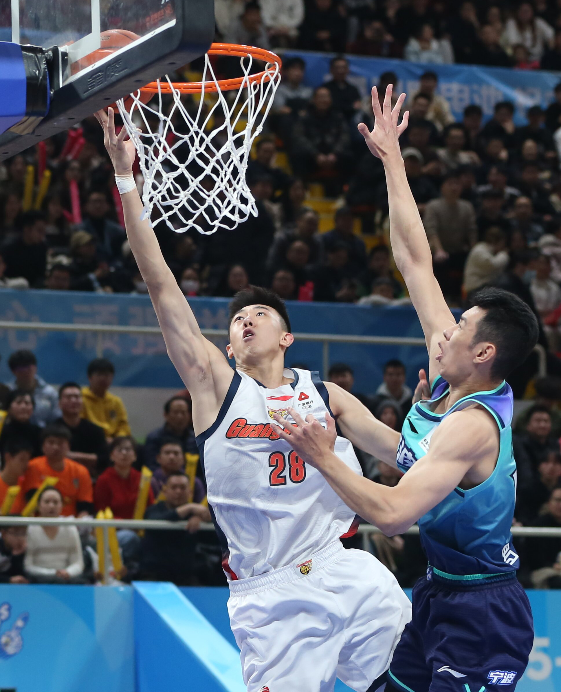 篮球场比赛视频